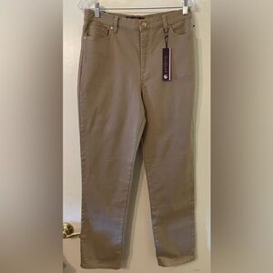 NWT: Gloria Vanderbilt (Amanda) Women’s Pants Khaki SZ 10